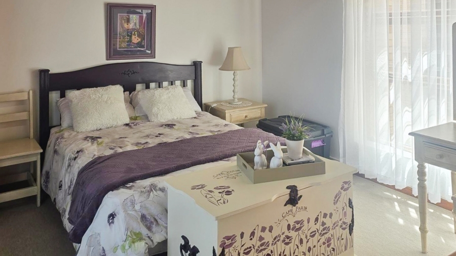 5 Bedroom Property for Sale in Glentana Western Cape